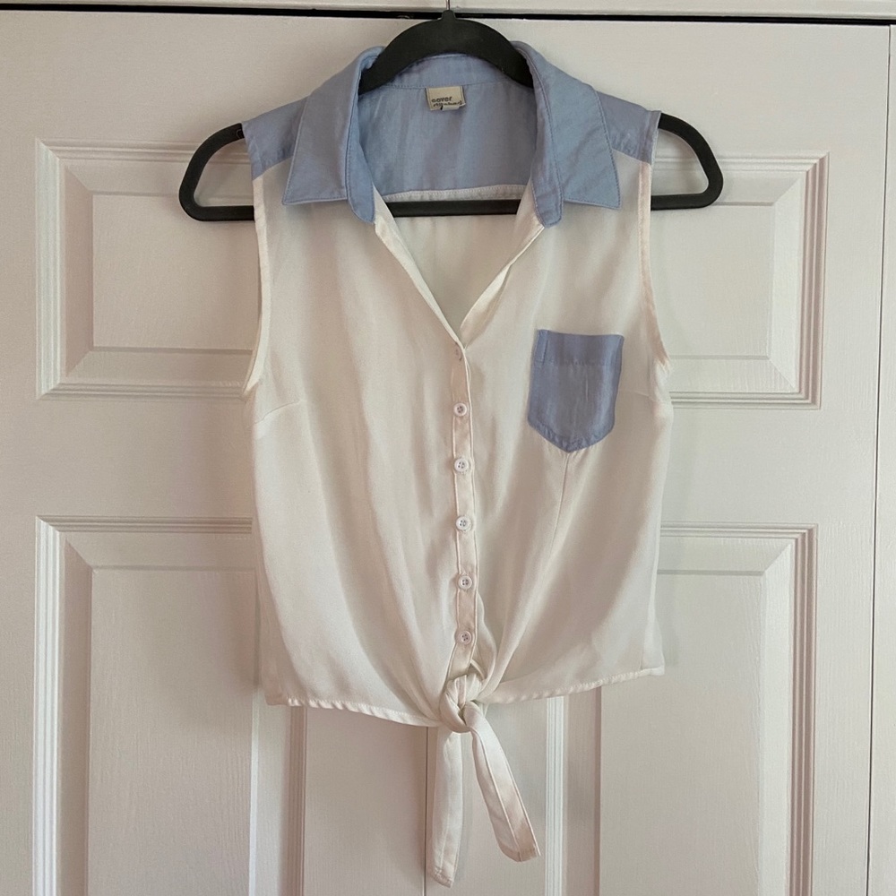 NWOT tie front button down blouse